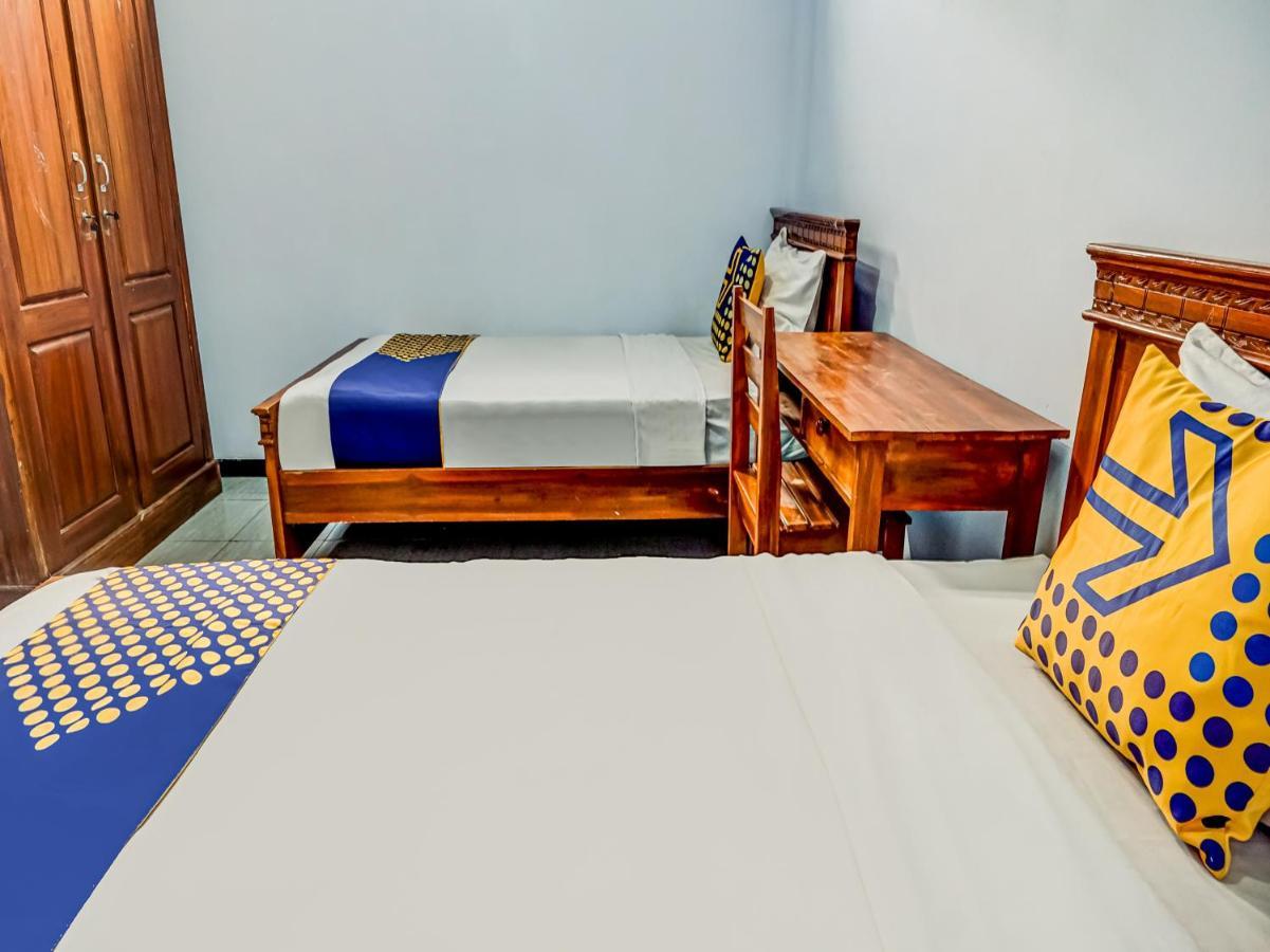 Spot On 90797 Sukun Syariah Homestay Malang Exterior photo